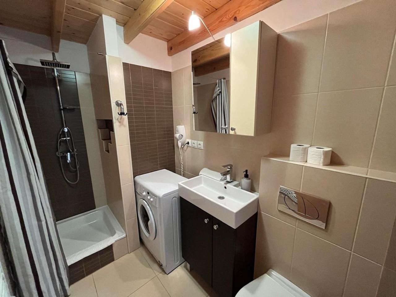 City Apartman Haz Балатонлелле Екстер'єр фото