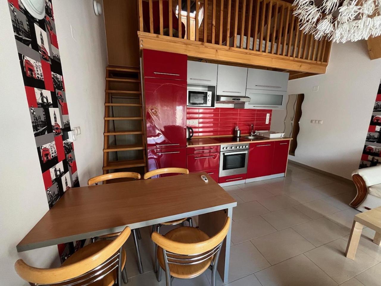 City Apartman Haz Балатонлелле Екстер'єр фото
