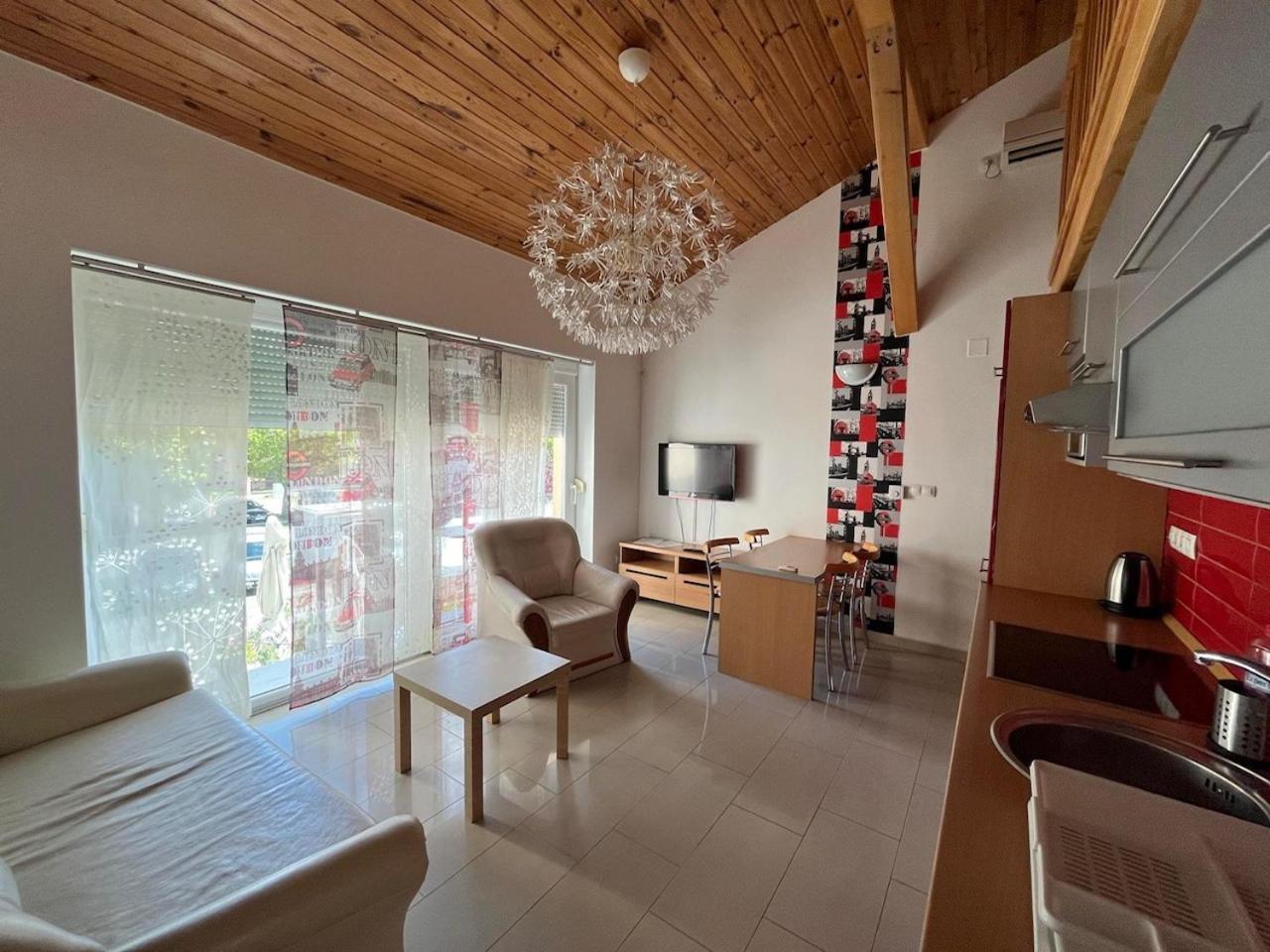 City Apartman Haz Балатонлелле Екстер'єр фото