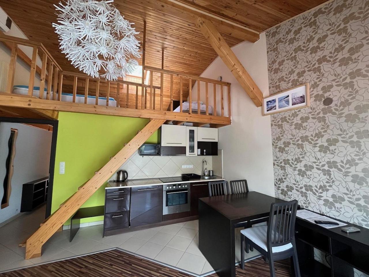 City Apartman Haz Балатонлелле Екстер'єр фото